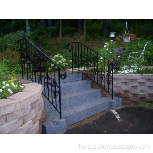 galvanized and pvc coated picket pipes fence